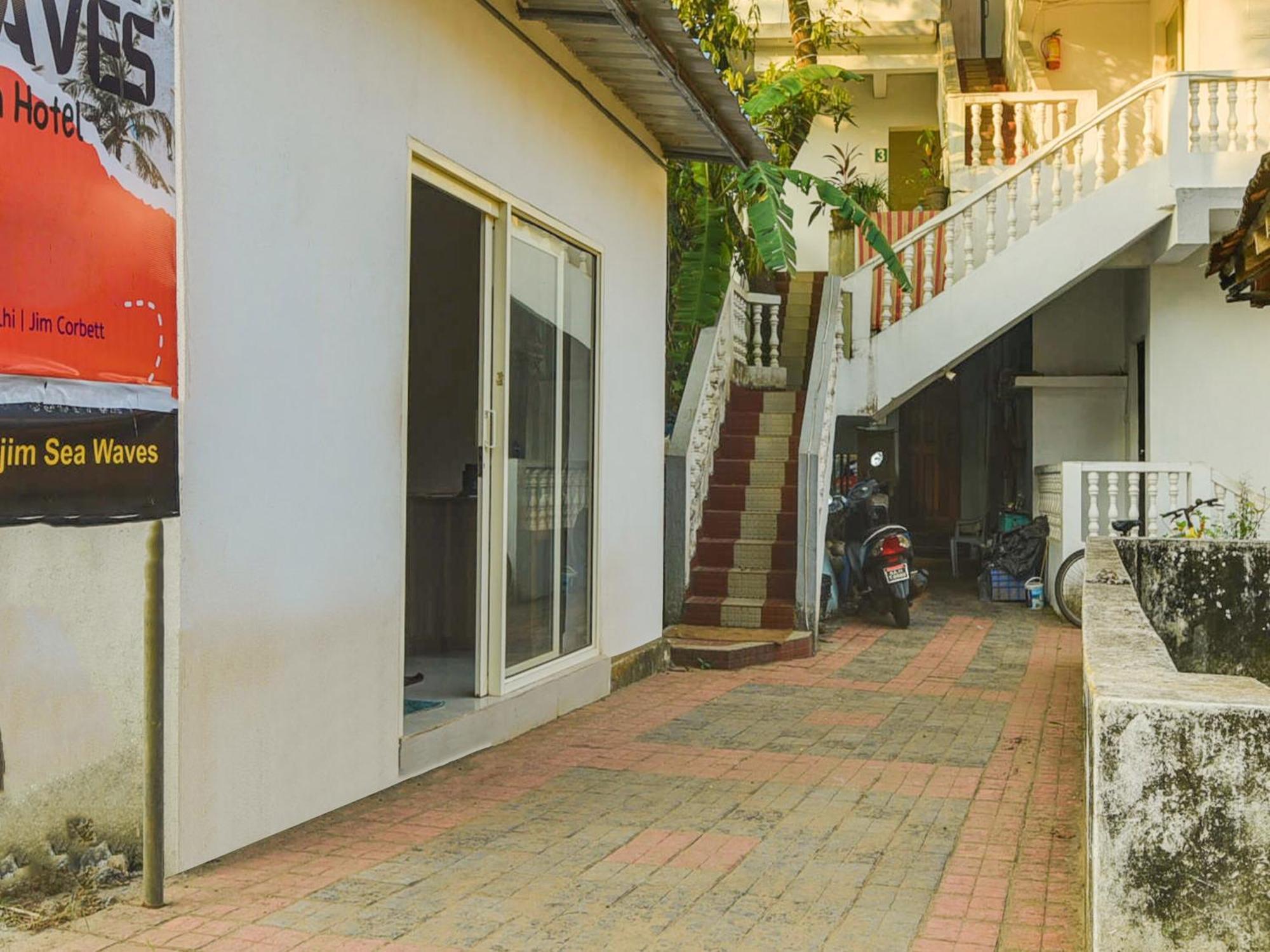 Collection O Morjim Sea Wave Hotel ภายนอก รูปภาพ